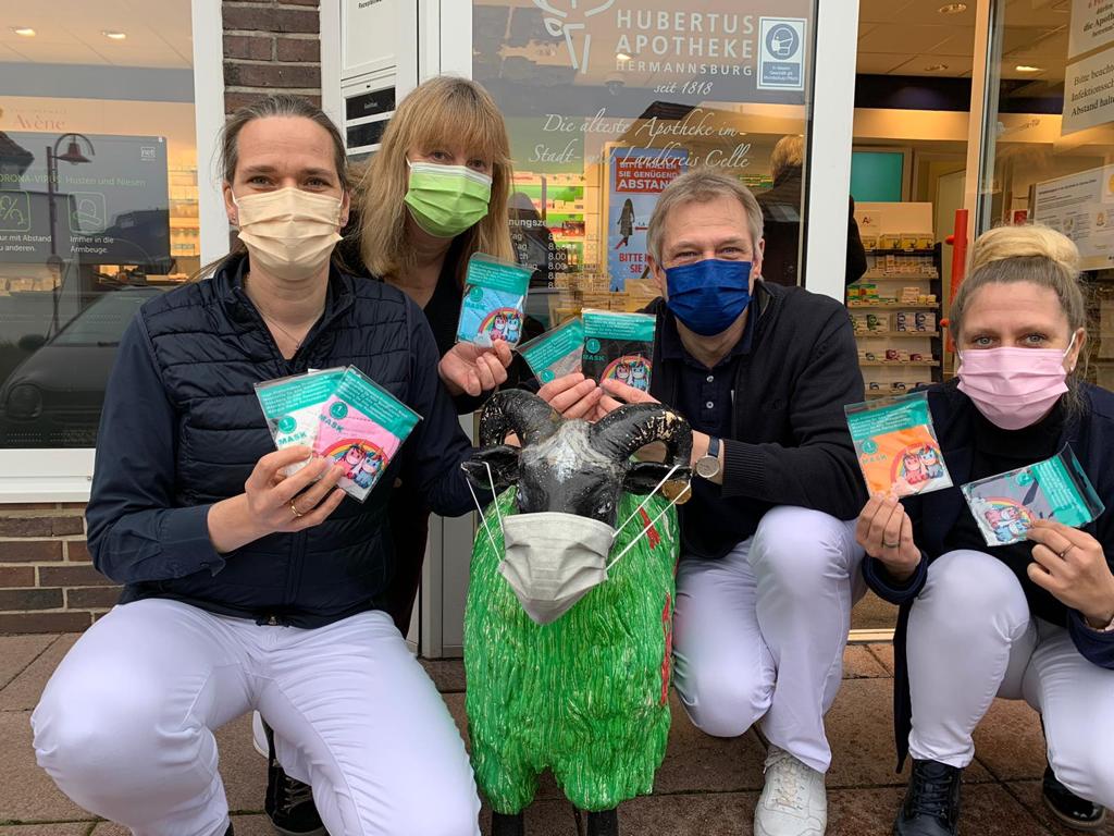 Apotheke Christian Vogel Apotheker Christian Vogel und sein Team machen die Corona Welt ein wenig bunter.